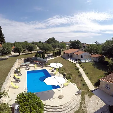 With Pool Fjord Guest house Kanfanar
