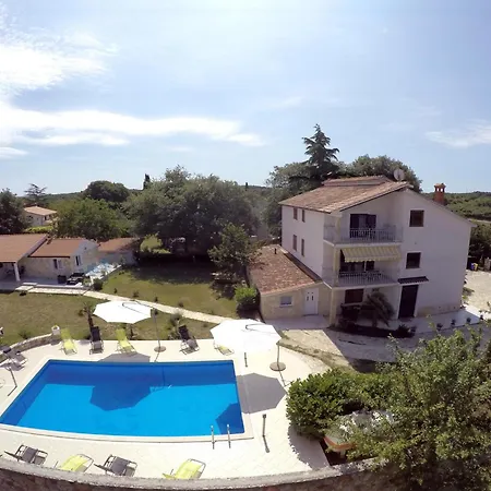 Guest house With Pool Fjord 3*